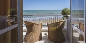 标准房, 1 张大床, 阳台, 部分海景 | 客房景观