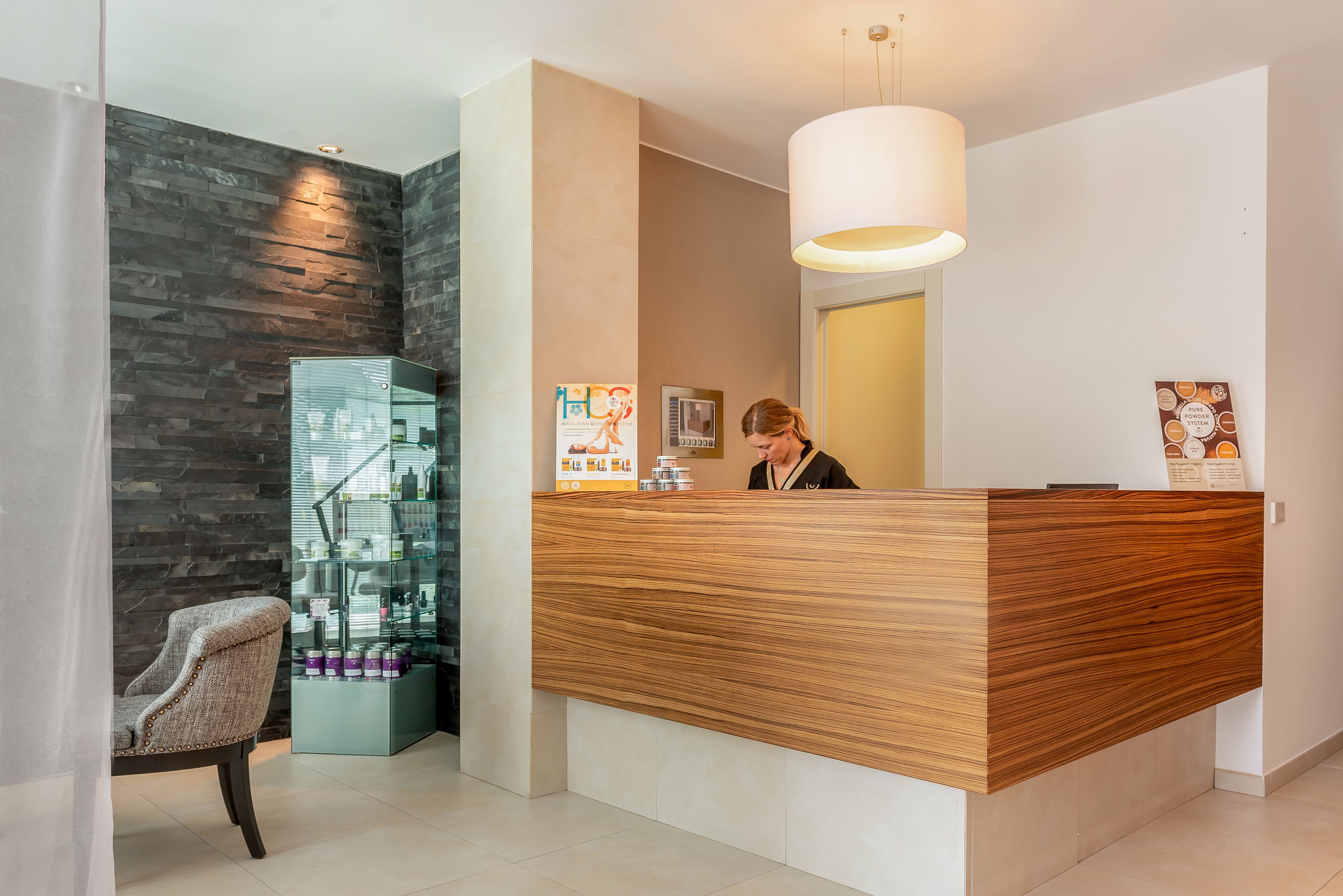 couples treatment room(s), sauna, hot tub, steam room, body treatments