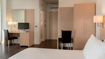 Minibar, una cassaforte in camera, una scrivania, Wi-Fi gratuito