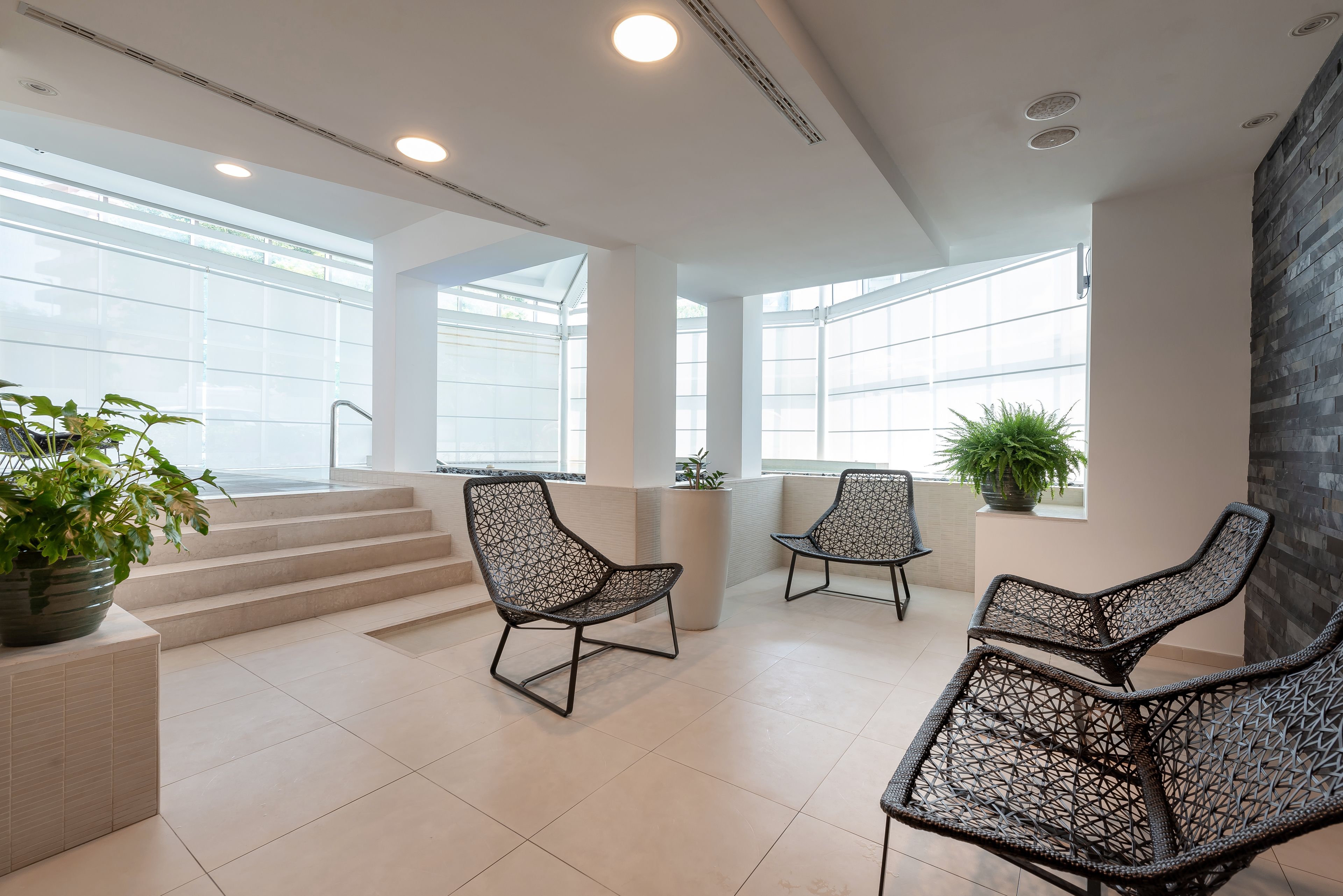 couples treatment room(s), sauna, hot tub, steam room, body treatments