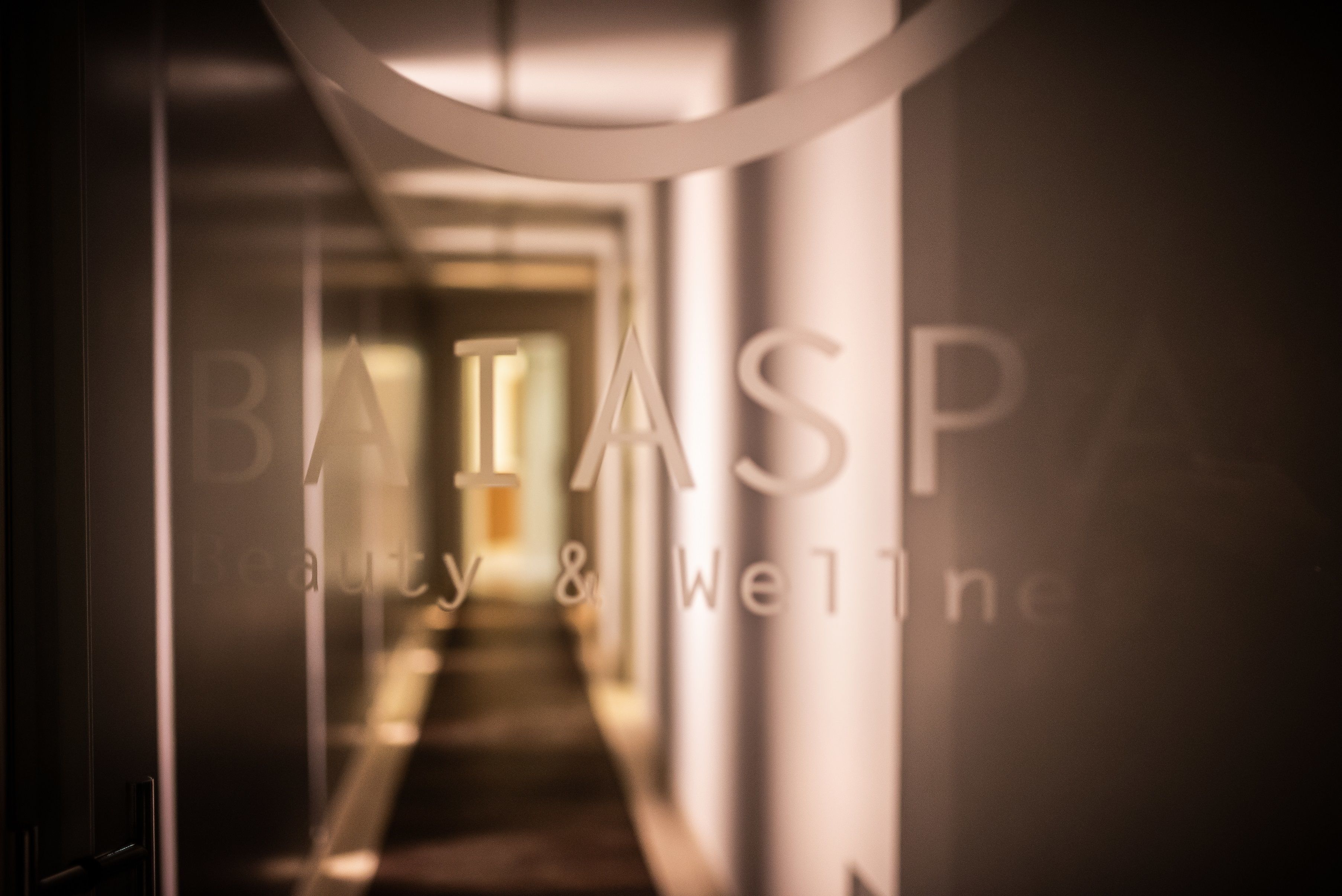 couples treatment room(s), sauna, hot tub, steam room, body treatments