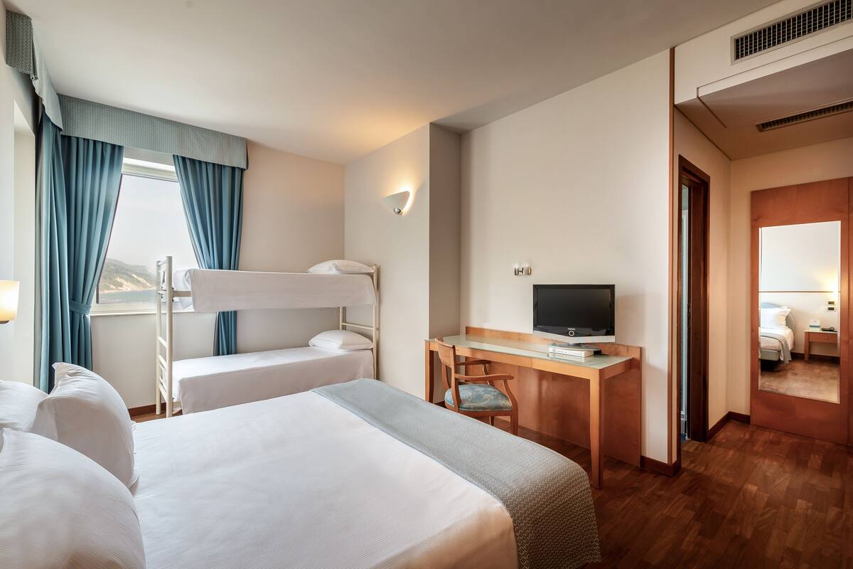 1 bedroom, minibar, in-room safe, desk