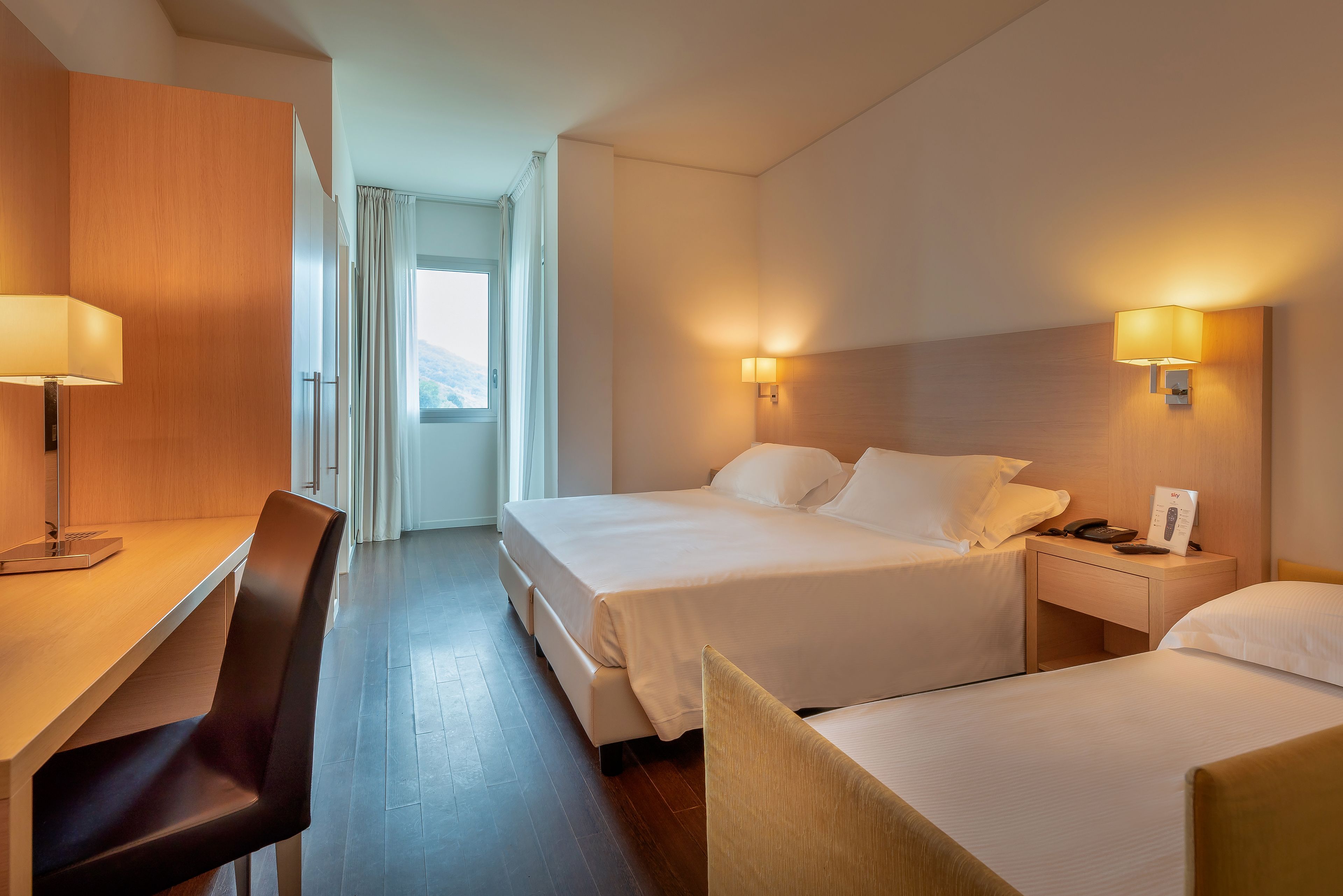 Minibar, Zimmersafe, Schreibtisch, kostenloses WLAN