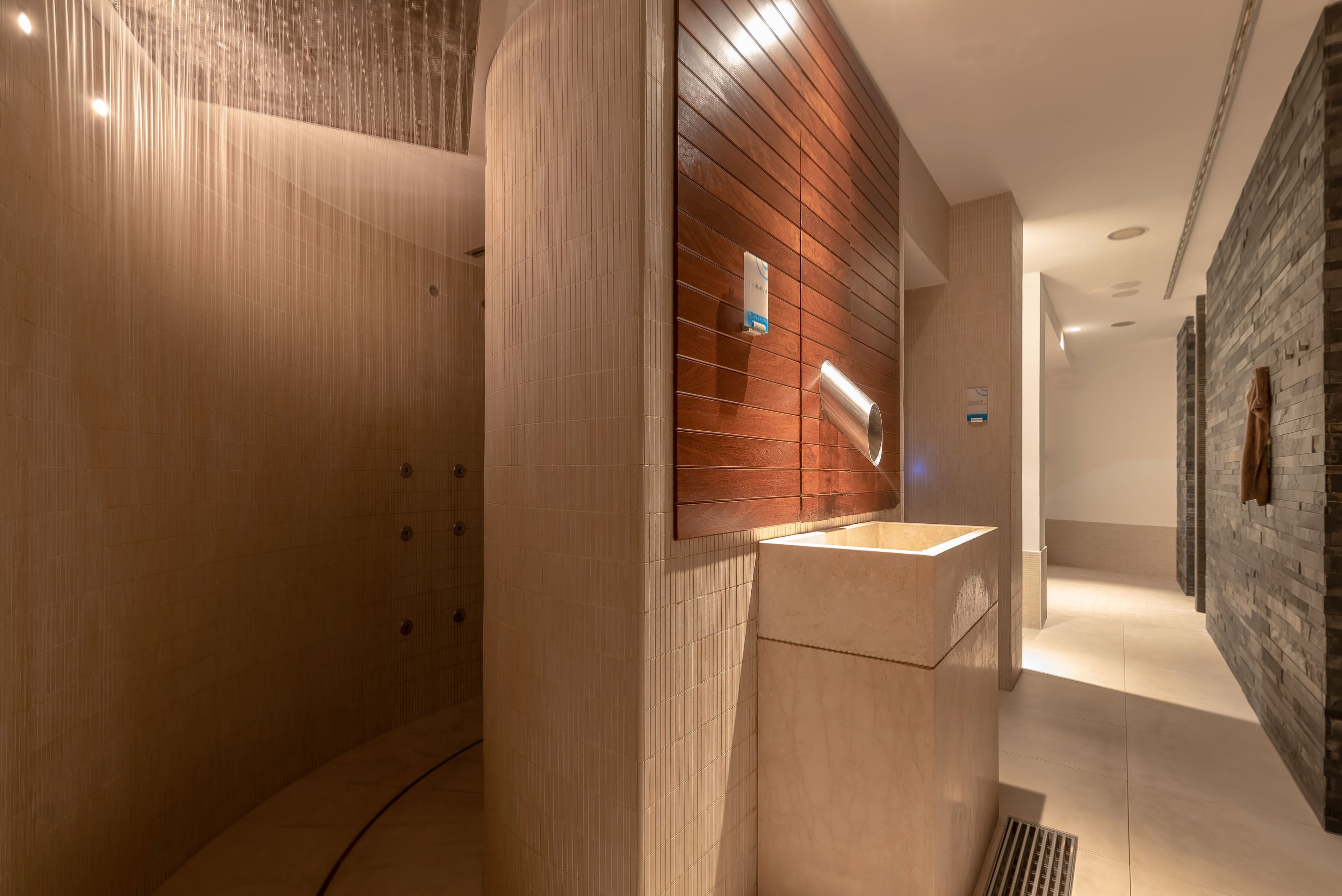 couples treatment room(s), sauna, hot tub, steam room, body treatments