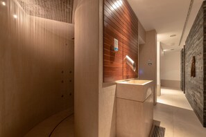 Couples treatment room(s), sauna, hot tub, steam room, body treatments