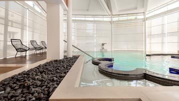 Couples treatment room(s), sauna, hot tub, steam room, body treatments