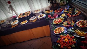A buffet table with various fruit and dessert options. - Gala (Pesaro)