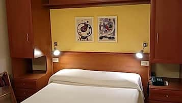 Minibar, Schreibtisch