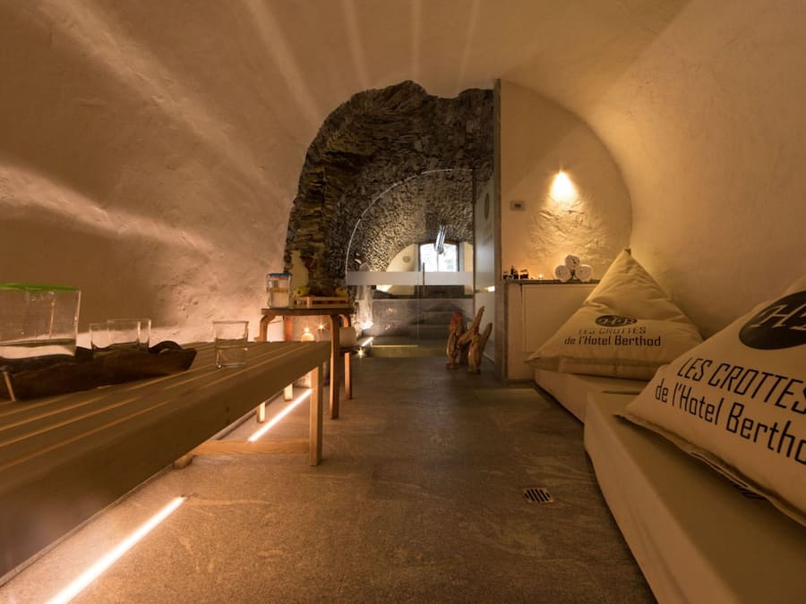 Sauna, hot tub, steam room, massages