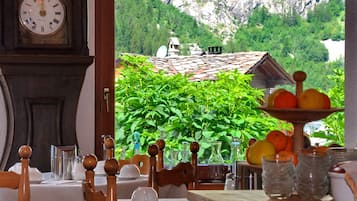 Dagelijks ontbijtbuffet (EUR 15 per persoon)