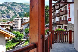 Quarto casal luxo, sacada, em edifício anexo | Sacada