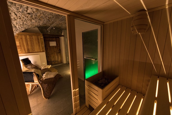Sauna, Whirlpool, Dampfbad, Massageanwendungen