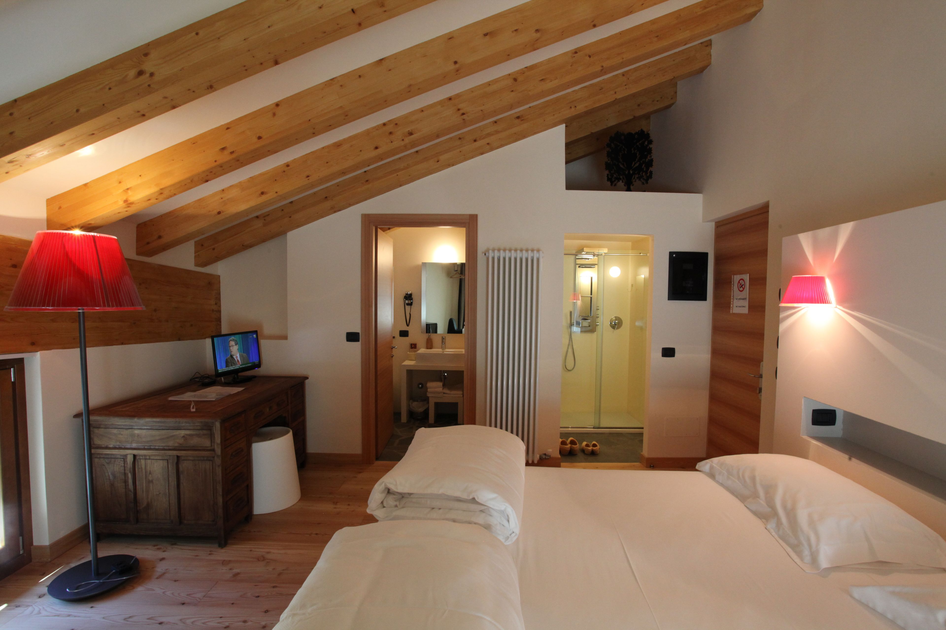 comfort double room, balcony, annex building | 1 bedroom, minibar, in-room safe, individually decorated