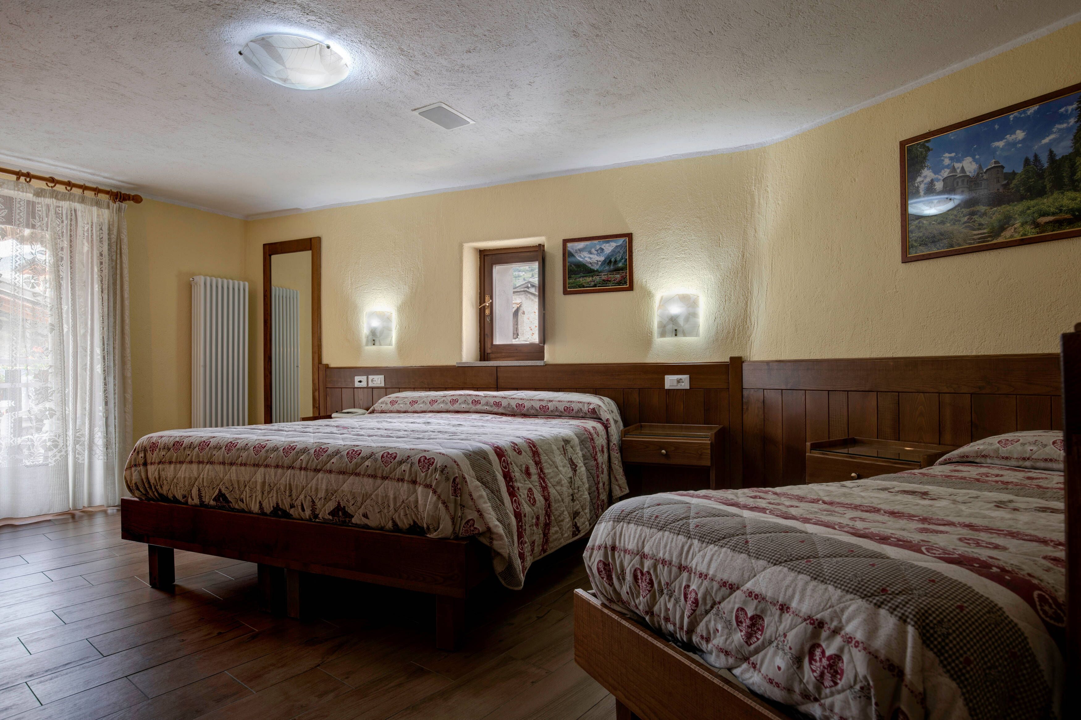 double room | 1 bedroom, desk, free wifi