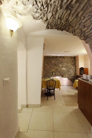Desk, free WiFi - Hotel Cecchin (Aosta)