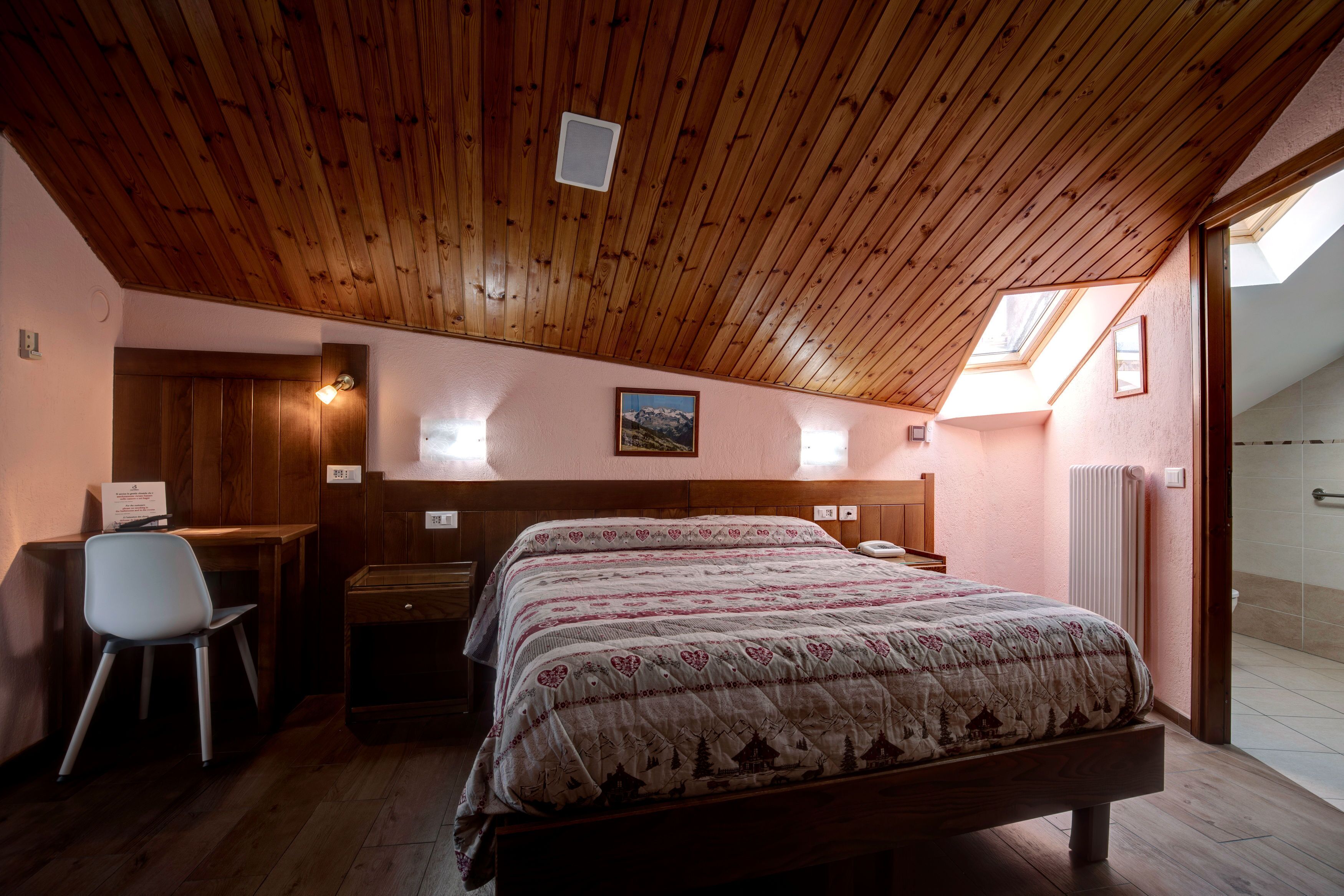 double room | 1 bedroom, desk, free wifi