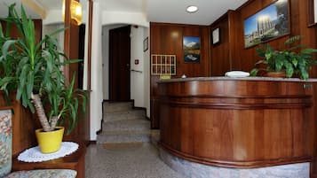 Check-in-/Check-out-Schalter