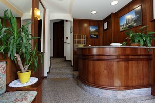 Mostrador para check-in y check-out