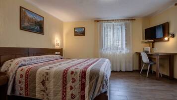 Double Room | Desk, free WiFi