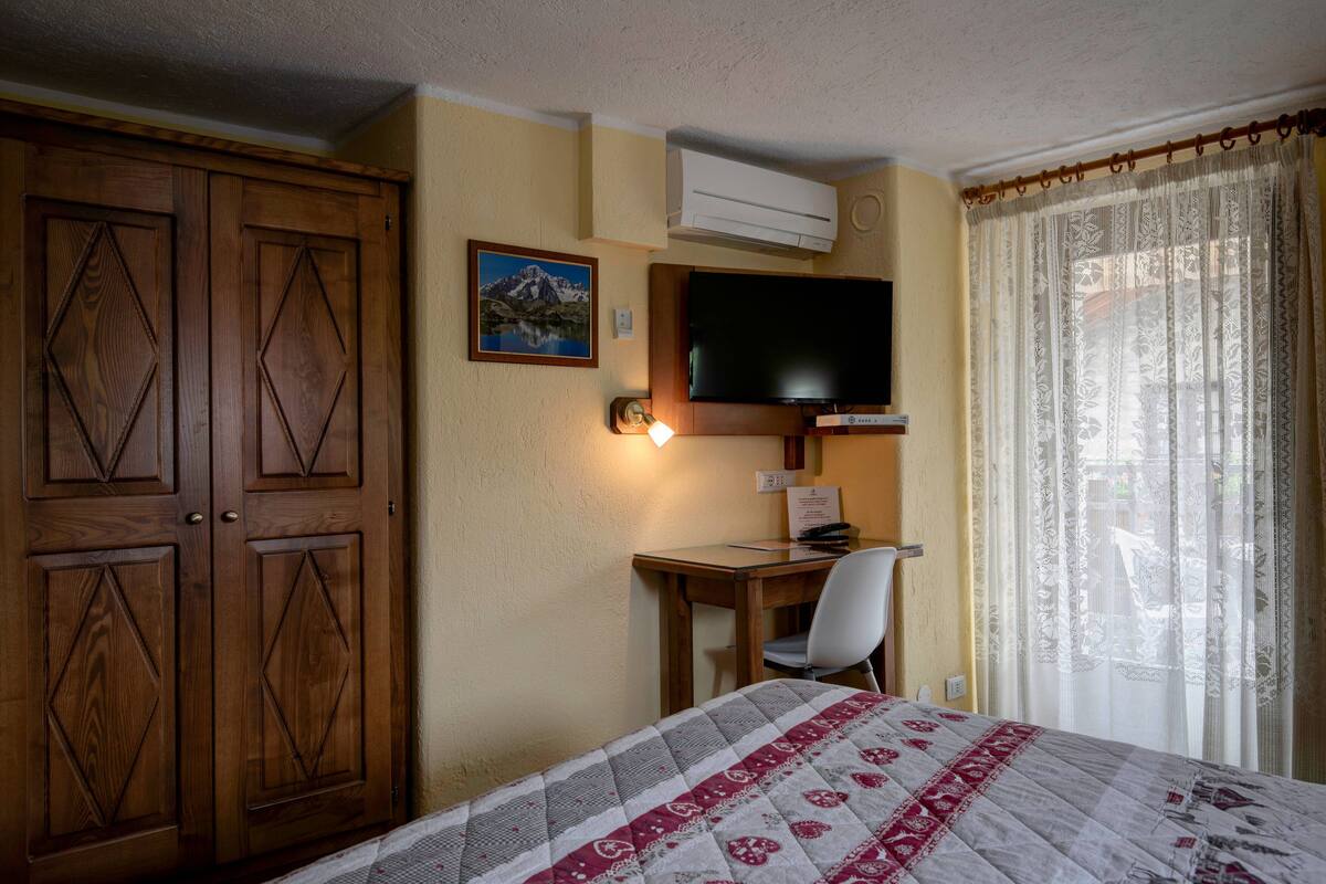 double room | 1 bedroom, desk, free wifi