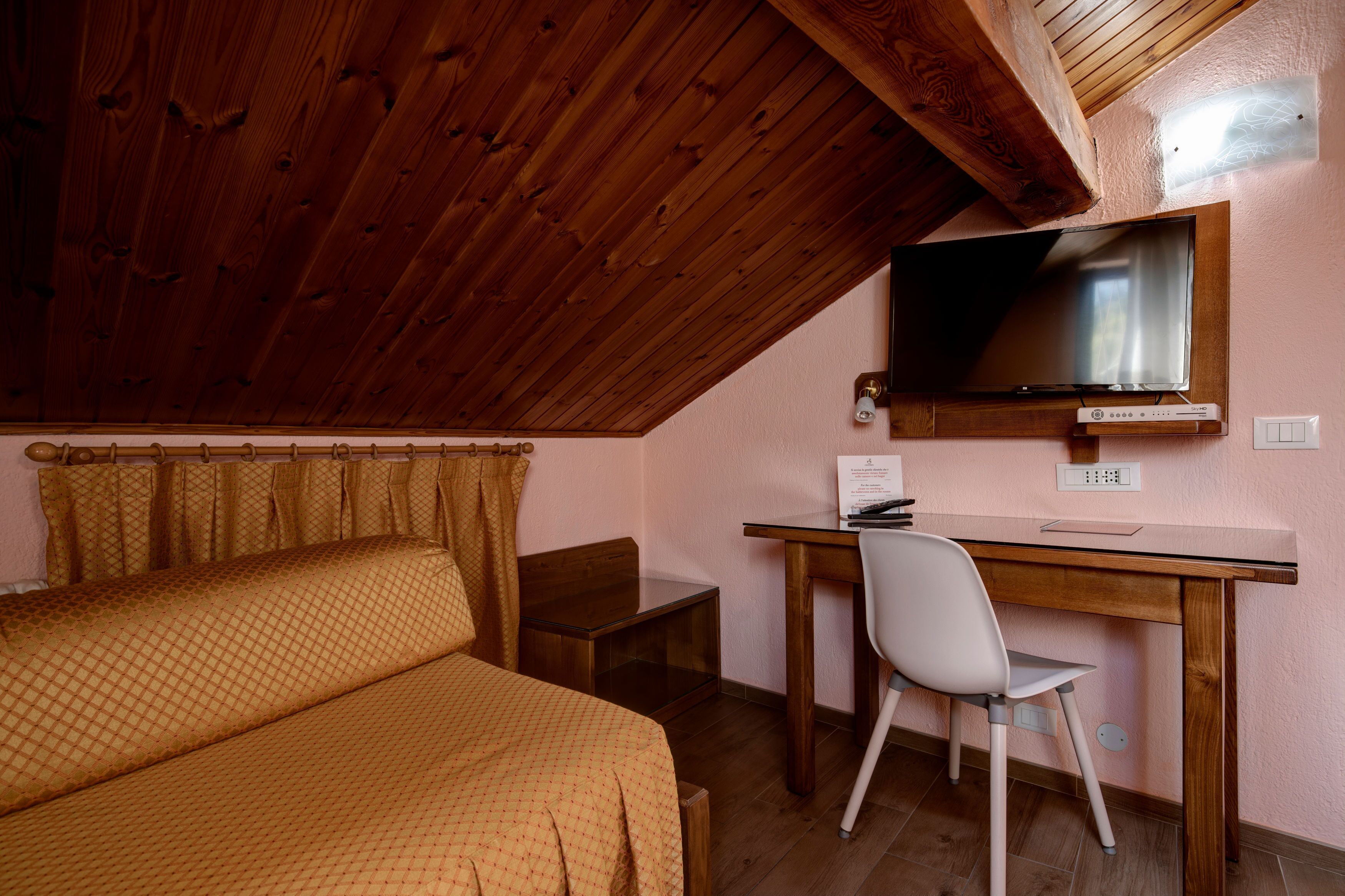 double room | 1 bedroom, desk, free wifi