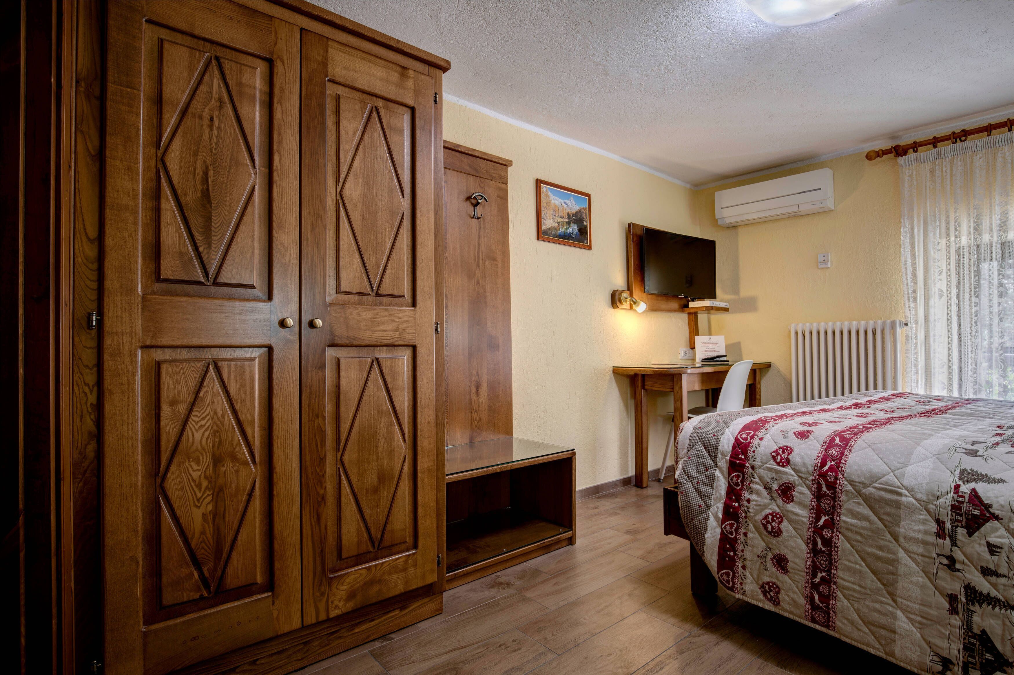 double room | 1 bedroom, desk, free wifi