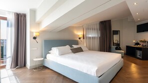 Superior Double Room | 1 bedroom, minibar, in-room safe, desk