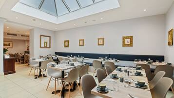 Free daily English breakfast