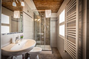Double Room, Private Bathroom (External) | Bathroom | Shower, rainfall showerhead, free toiletries, hair dryer - Hotel Ferretti (Florence)