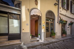 Property entrance - Hotel Ferretti (Florence)