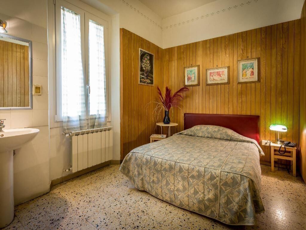 Skrivbord, arbetsyta för laptop, gratis wi-fi och sängkläder