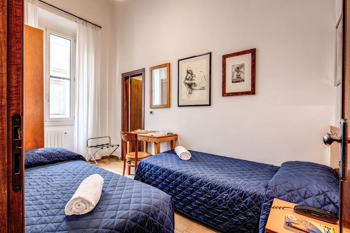 Økonomi-tomannsrom | Senger med Select Comfort-madrass, skrivebord, lydisolert og barnesenger