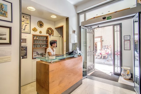 Reception. Hotel Nuova Italia