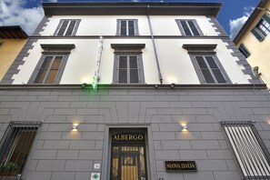 ด้านหน้าที่พัก