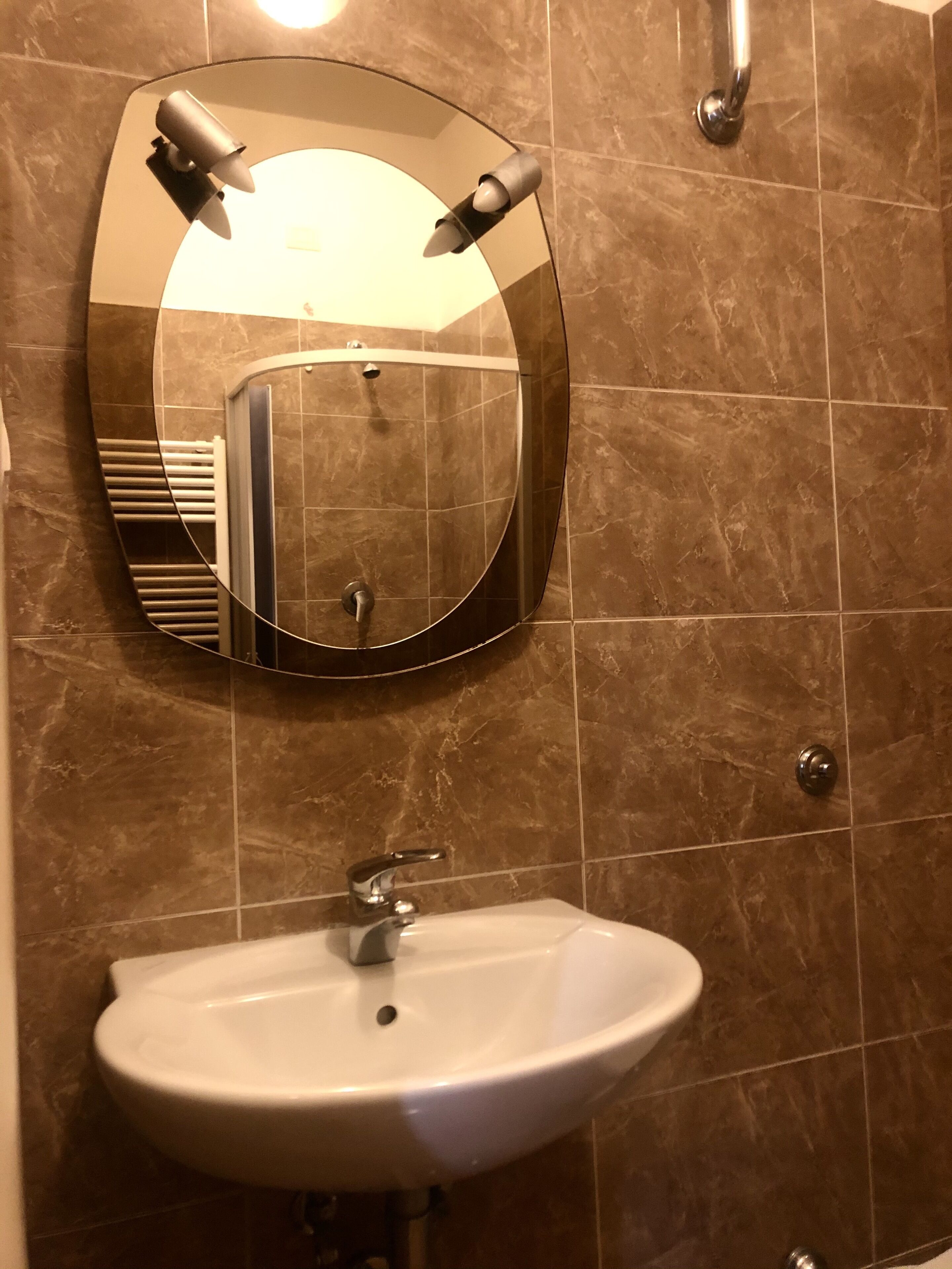 triple room | bathroom | shower, free toiletries, hair dryer, bidet