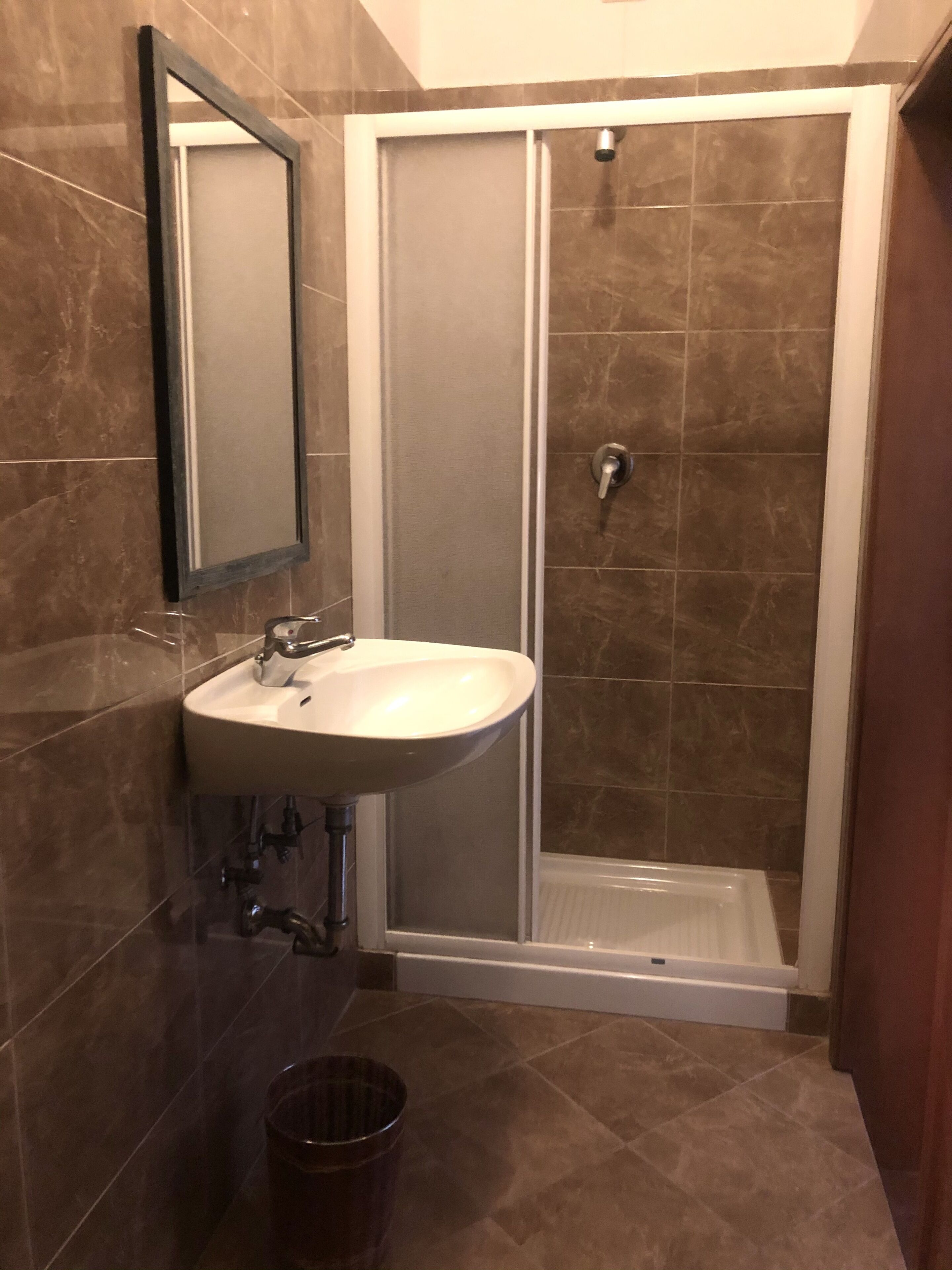 quadruple room | bathroom | shower, free toiletries, hair dryer, bidet
