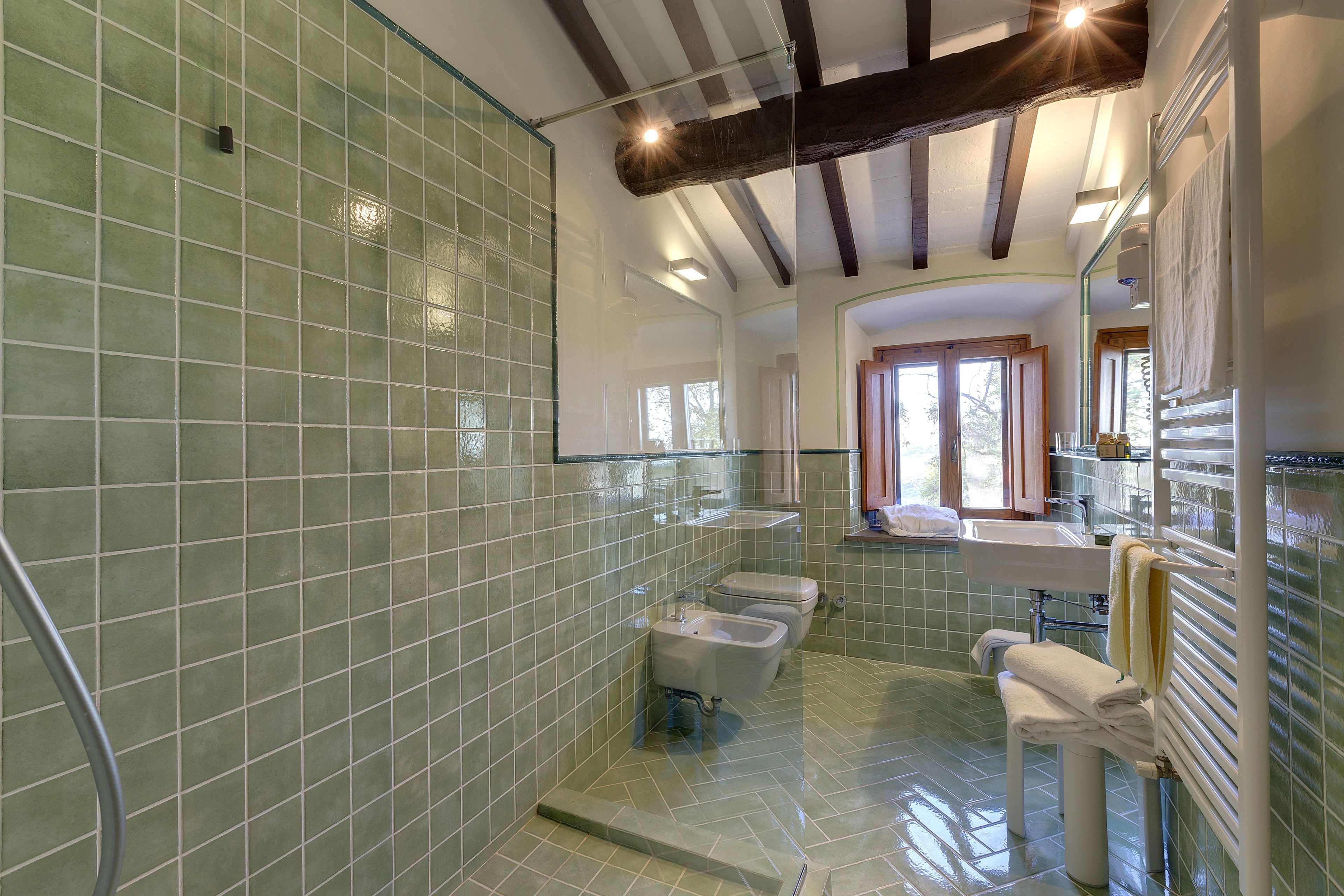 classic double room | bathroom | free toiletries, hair dryer, dressing gowns, bidet