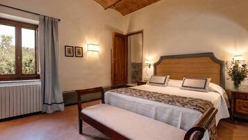 Deluxe Double Room Located In The Recently Renovated Casa Conca D'Oro In San Leolino