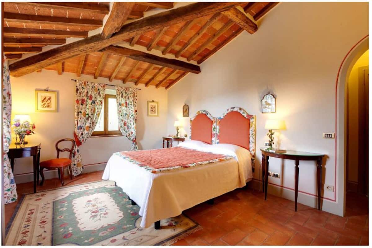 Deluxe Double Room | Premium bedding, minibar, in-room safe, individually decorated