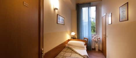 Single Room, Private Bathroom