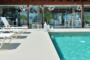 Piscine extérieure (ouverte en saison)