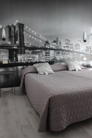 Design Double Room, 1 Queen Bed, Balcony | Minibar, in-room safe, desk, free WiFi - Hotel Everest Arco (Arco)