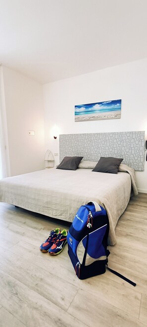 Minibar, coffre-fort, bureau, accès au Wi-Fi (inclus)