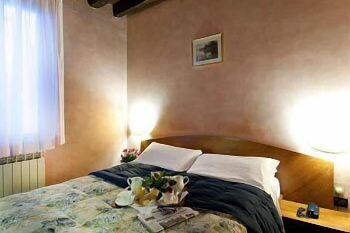 Kamer, 1 twee- of 2 eenpersoonsbedden | Een minibar, een kluis op de kamer, gratis babybedden, wifi