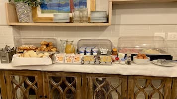 Desayuno buffet (EUR 10 por persona)