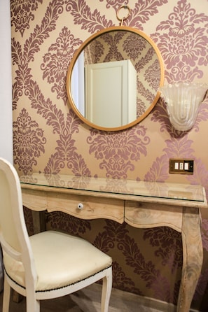 Chambre Double, salle de bains privée | Minibar, bureau, chambres insonorisées, Wi-Fi gratuit