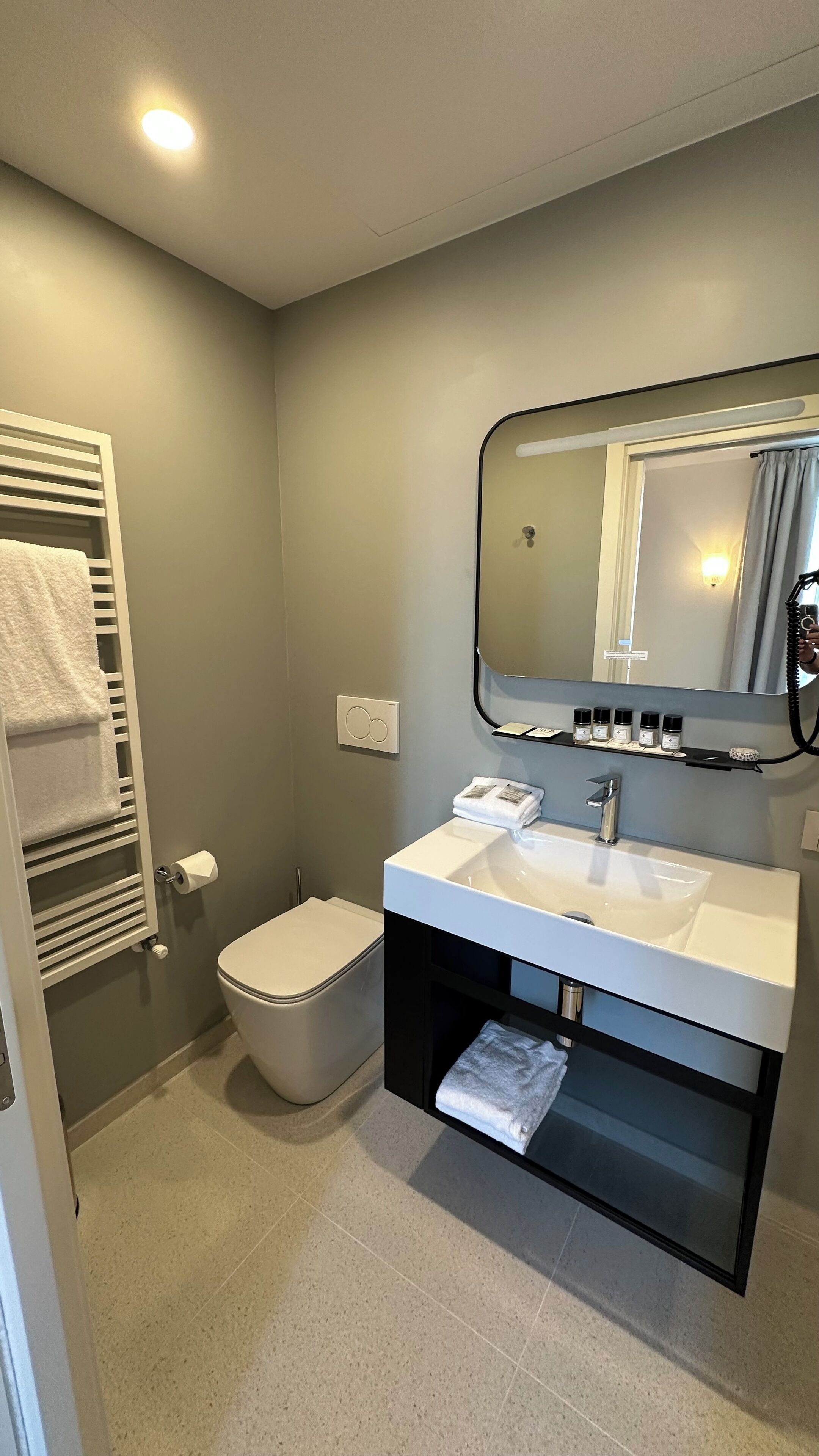 small room (1 or 2 people) | bathroom | eco-friendly toiletries, hair dryer, towels