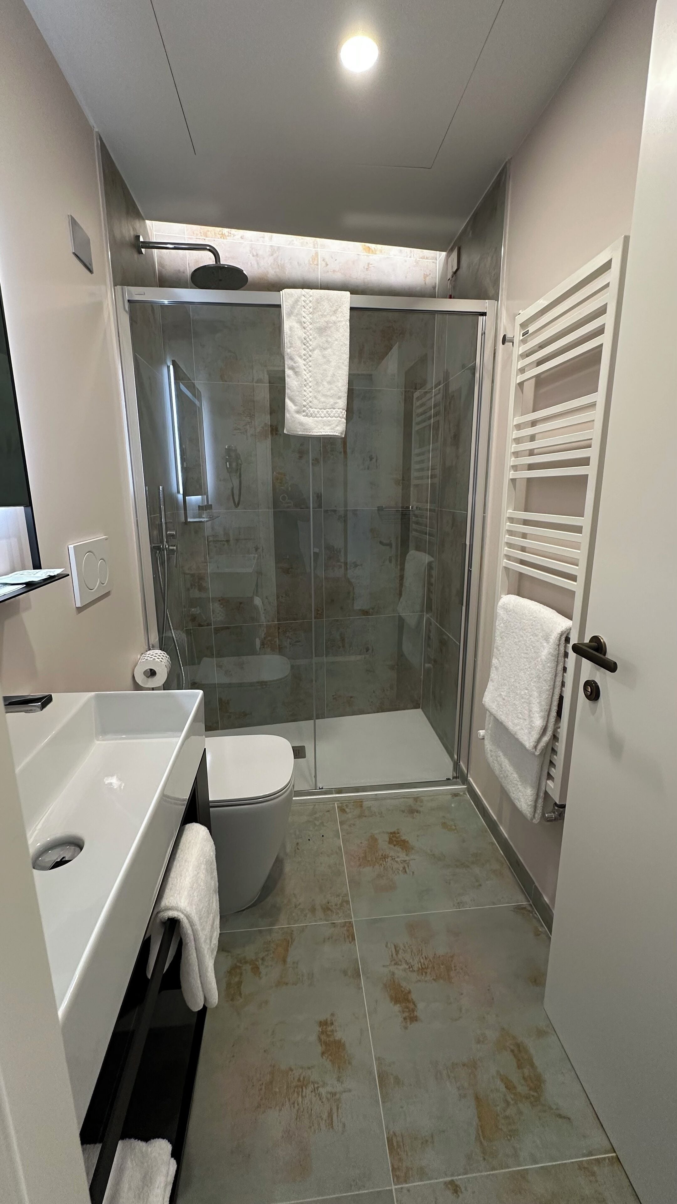 deluxe double or twin room | bathroom | eco-friendly toiletries, hair dryer, towels