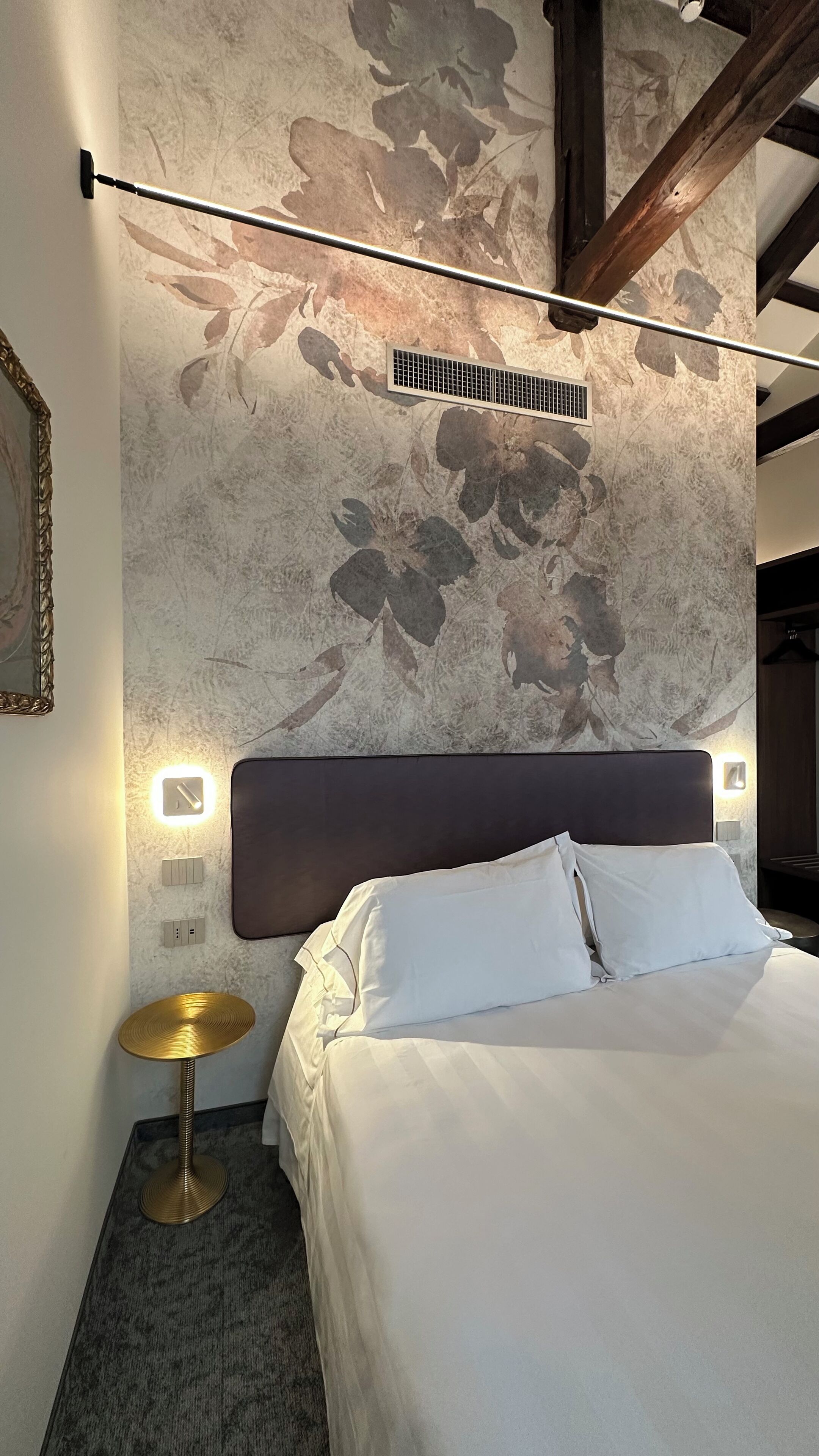 deluxe double or twin room | 1 bedroom, in-room safe, blackout curtains, free wifi