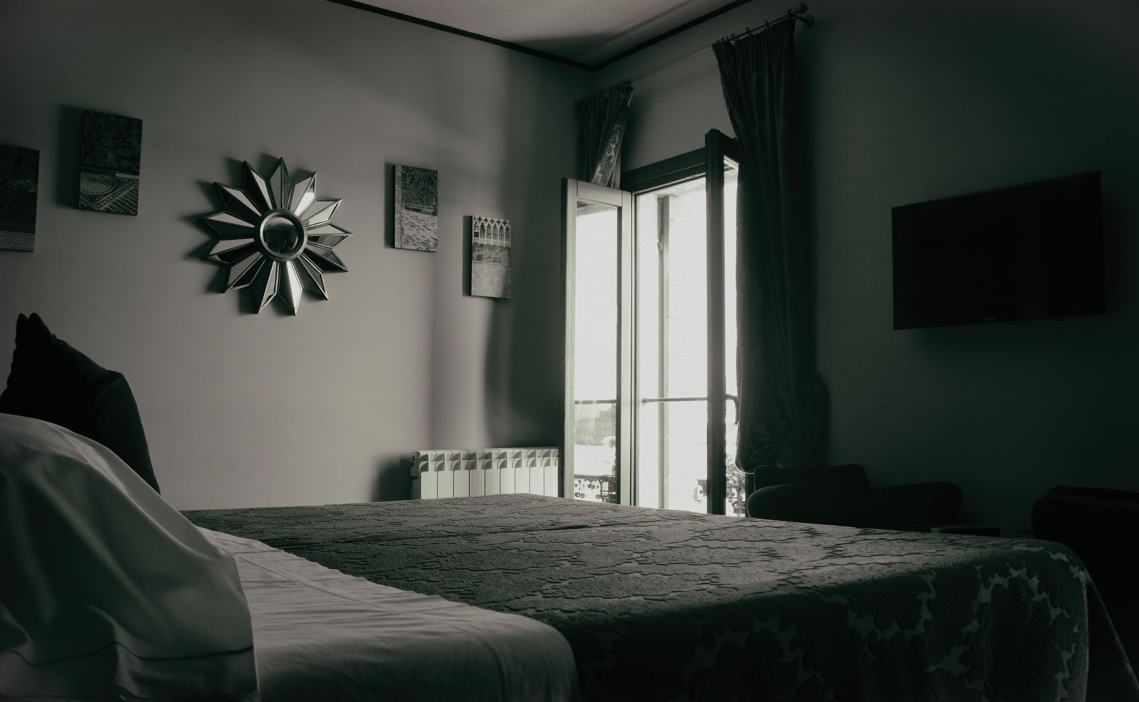 1 bedroom, down duvets, minibar, in-room safe